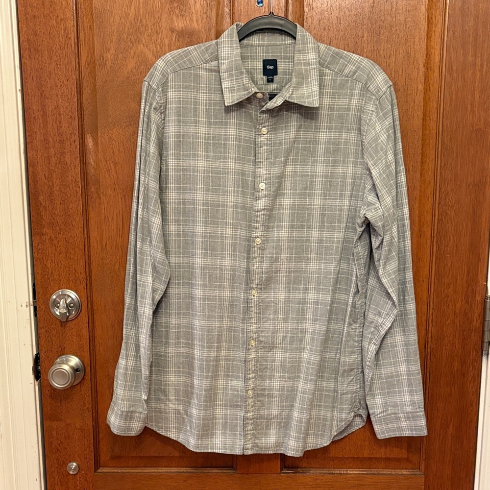 GAP Men's Light Gray and White Plaid Button Down Shirt  Size L